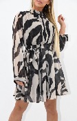 Robe courte avec ceinture à la taille