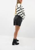 Short simili-cuir